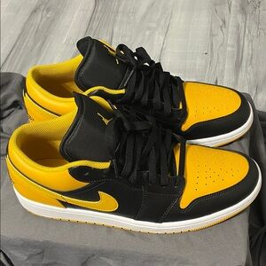 Air Jordan Nike Black and Yellow Sneakers Never been worn.